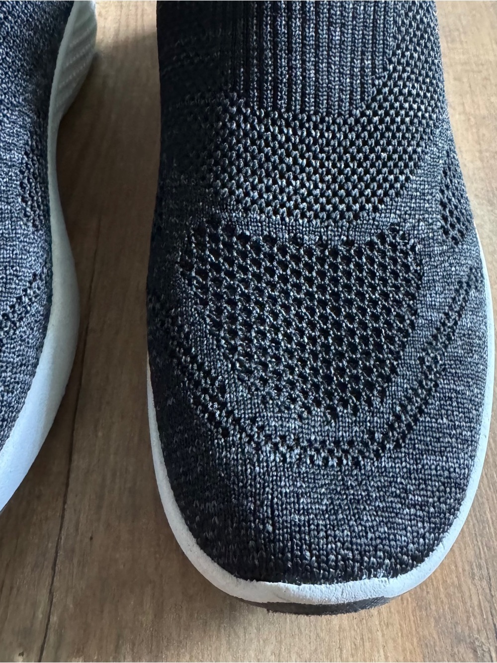 Tommy Bahama Knit Slip On Comfort Memory Foam Women’s Sneakers Size 7 - Picture 3 of 7